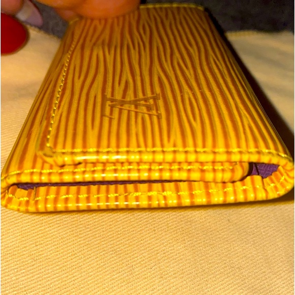 AUTHENTIC LOUIS VUITTON YELLOW EPI LEATHER 4 KEY RING KEY HOLDER - Picture 12 of 13